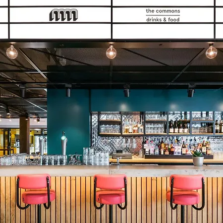 The Social Hub Extended * האג