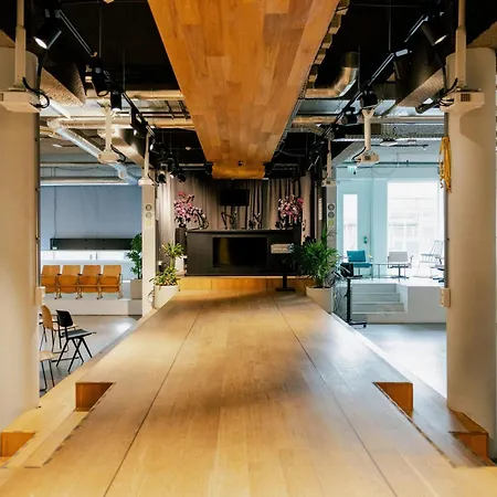 The Social Hub Extended האג