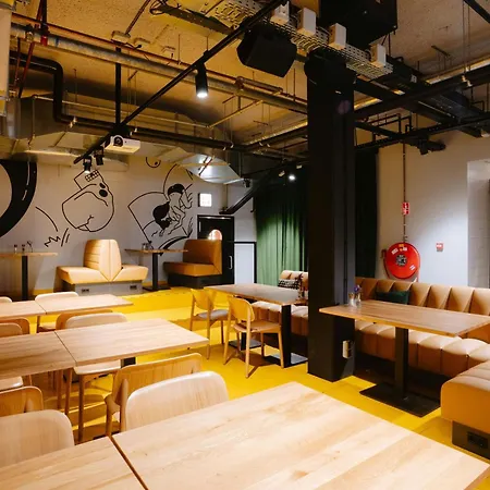 The Social Hub Extended * האג