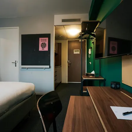 The Social Hub Extended Отель Гаага