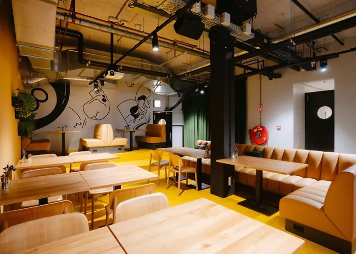 The Social Hub Extended * האג