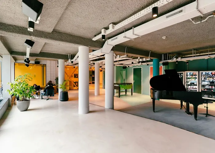 The Social Hub Extended *